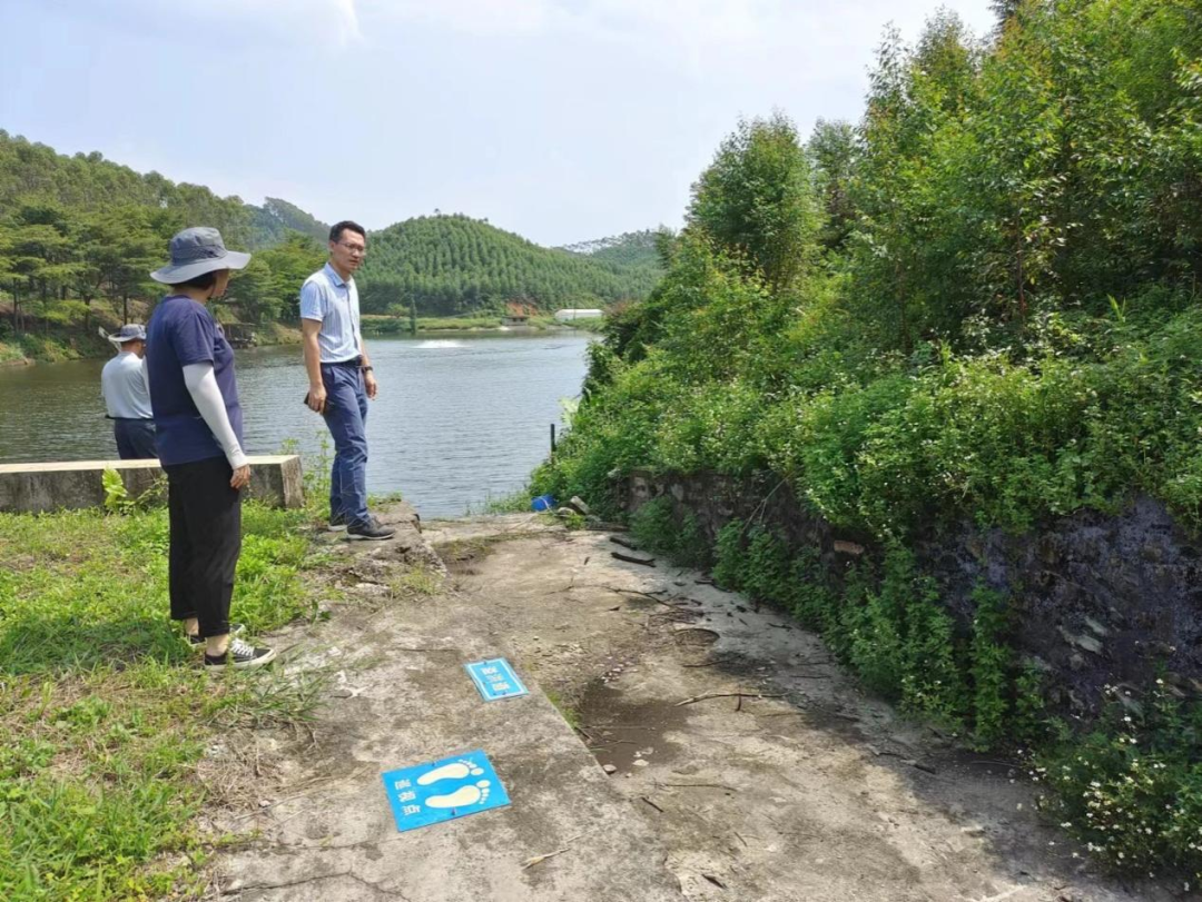 4深入排查轄區(qū)水庫(kù)、山塘，提前排洪騰出足夠庫(kù)容.png